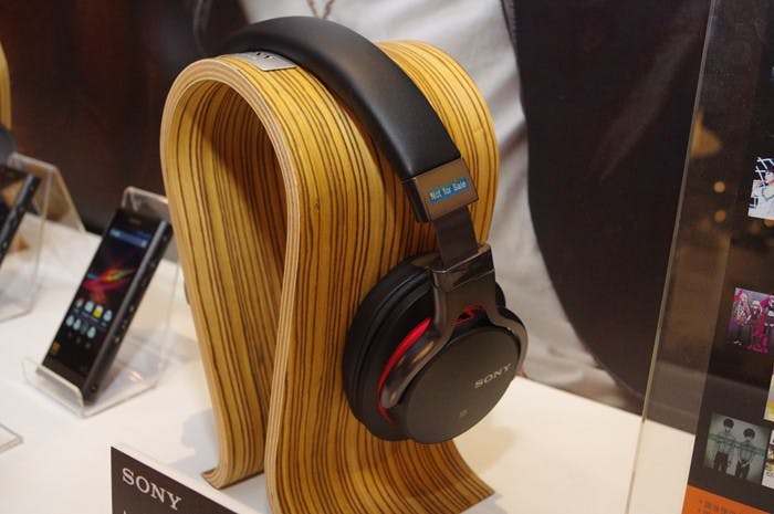 是支援 LDAC 藍牙音訊技術與觸控控制， Sony MDR-1ABT 動眼看這篇文章的首圖