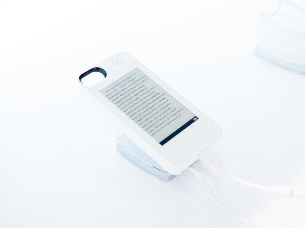 是Computex 2014：液晶螢幕讓你眼睛疲勞？來試試電子紙 iPhone 保護蓋吧！這篇文章的首圖