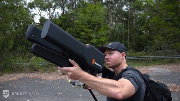 是硬是要學科技新知：[科技新視野] 有如加農砲般的無人機剋星 DroneGun，可從2公里遠控制無人機這篇文章的首圖