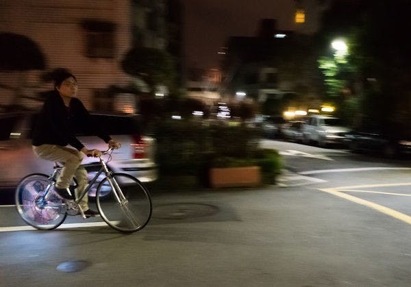 是馳騁夜風中無法忽視的耀眼！可自訂圖案甚至動畫的 Balight 夜騎俠 - 魔光輪開箱體驗這篇文章的首圖