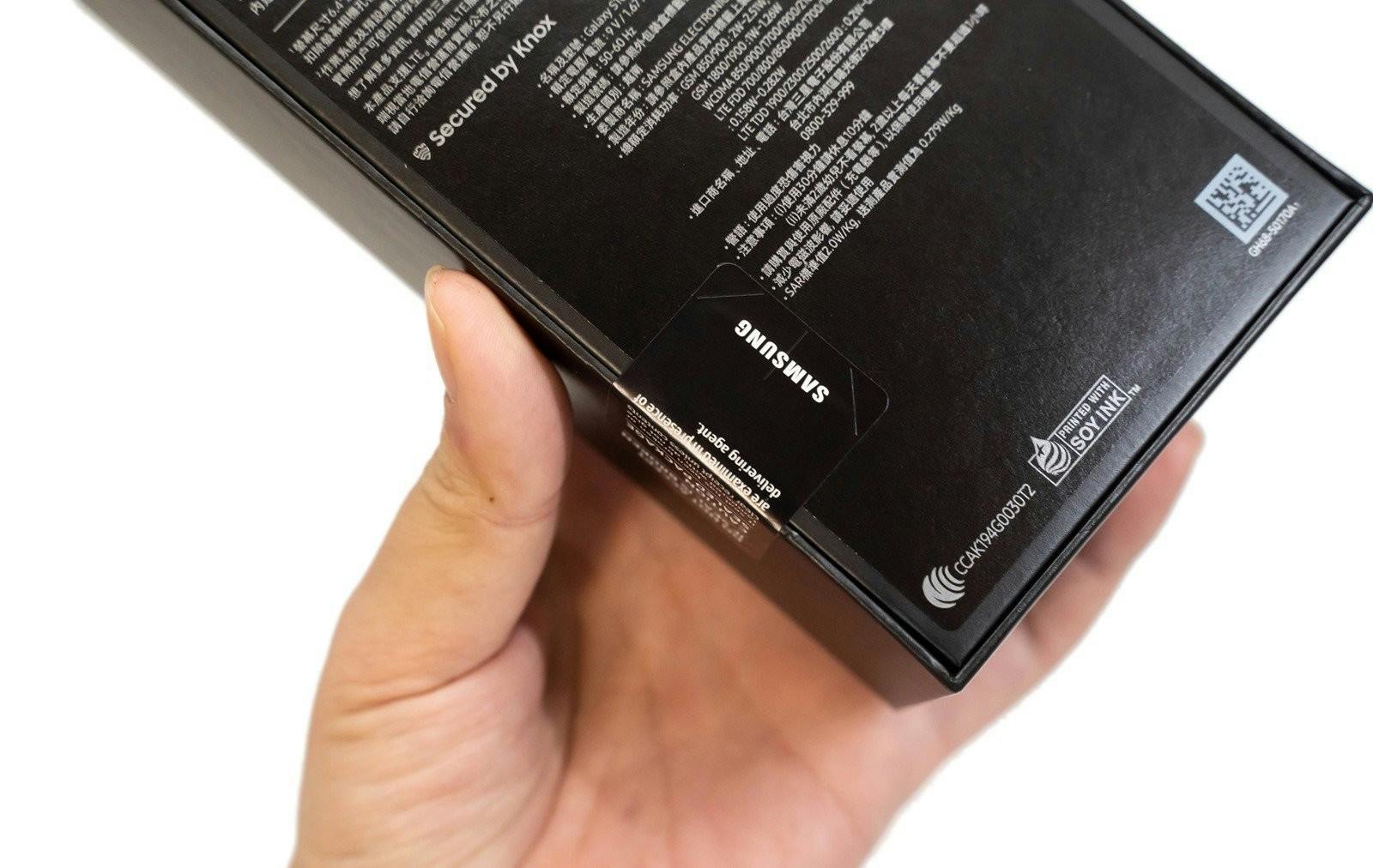開賣了!Galaxy S10+ 台灣版盒裝開箱 (絢光綠),看看盒中有什麼?(Galaxy S10+ unboxing) @3C 達人廖阿輝