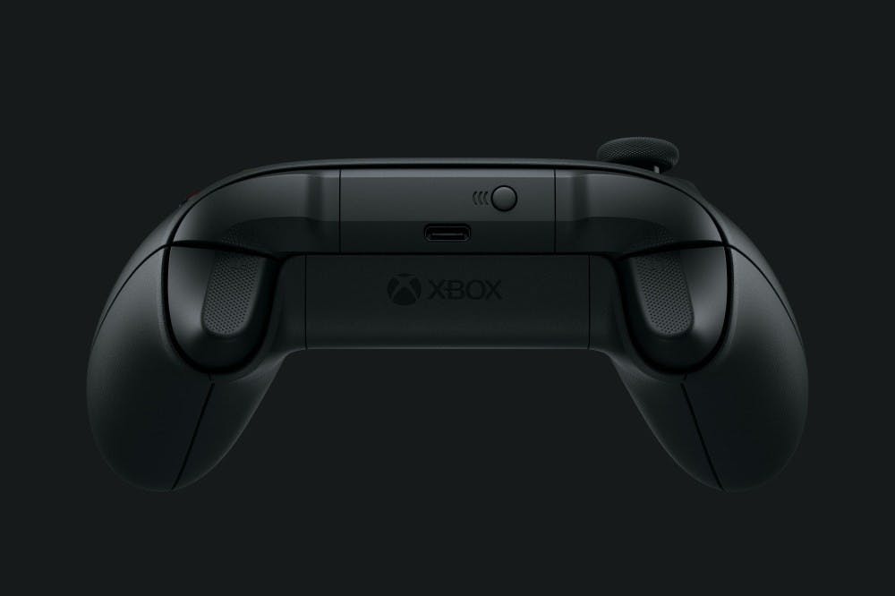 Xbox2020 Cntlr Top MKT 9x16 RGB 搭配Xbox Series X的新款控制手把導入不少強化設計,新增分享按鍵