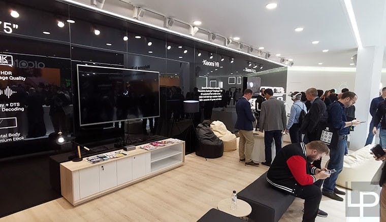 絕美戰鬥天使:小米9透明尊享版動眼看!小米MWC 2019展出規模全面升級
