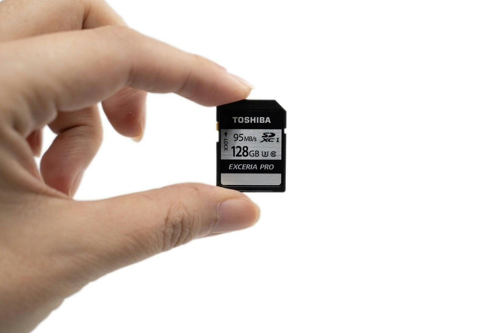 高速影音時代!找張高速讀取高速寫入記憶卡!『TOSHIBA EXCERIA PRO 128GB UHS-I U3 SDXC 勁速炫銀記憶卡』實測分享 @3C 達人廖阿輝