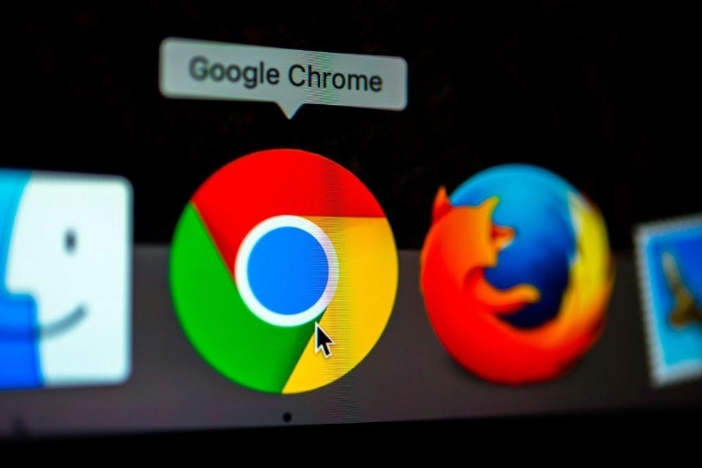 是Google計畫在新版Chrome瀏覽器加入可強制讓網頁以黑暗模式呈現的選項這篇文章的首圖