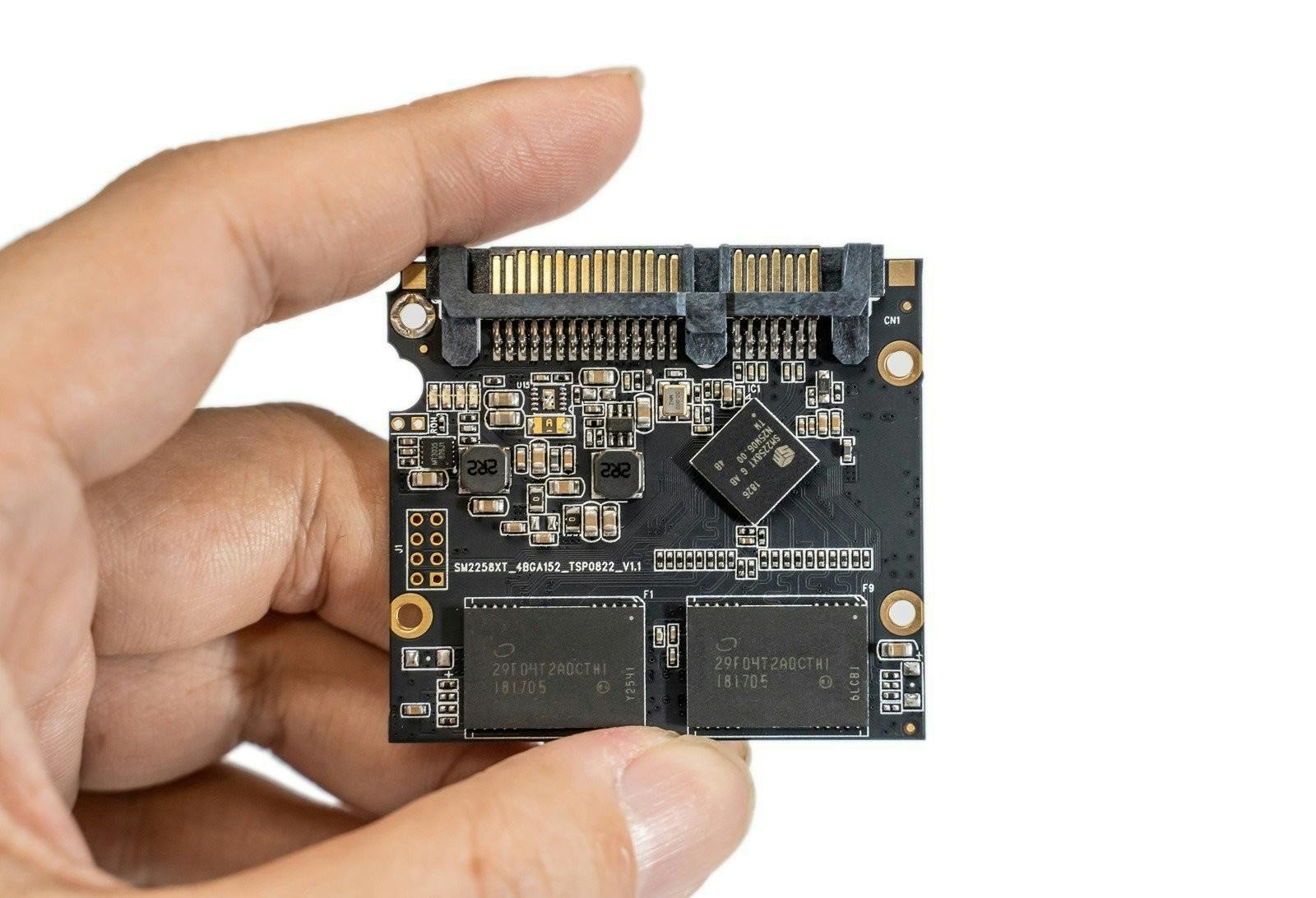 電腦升級經濟實惠提高效率!廣穎電通 Ace A55 固態硬碟 (1TB) 簡單開箱 / 測速 @3C 達人廖阿輝