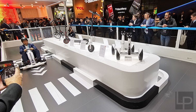 絕美戰鬥天使:小米9透明尊享版動眼看!小米MWC 2019展出規模全面升級
