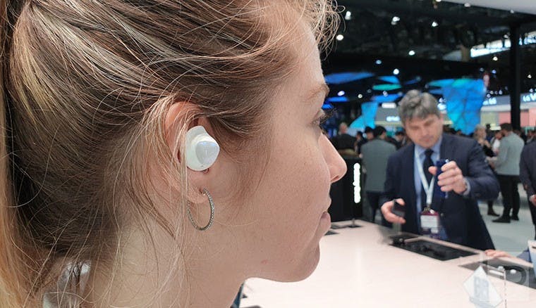配戴更舒適、收納盒加入無線充電:SamsungGalaxy Buds真無線藍牙耳機動手玩