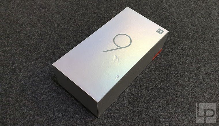 小米9國際版開箱:三色外型、性能跑分、相機實拍