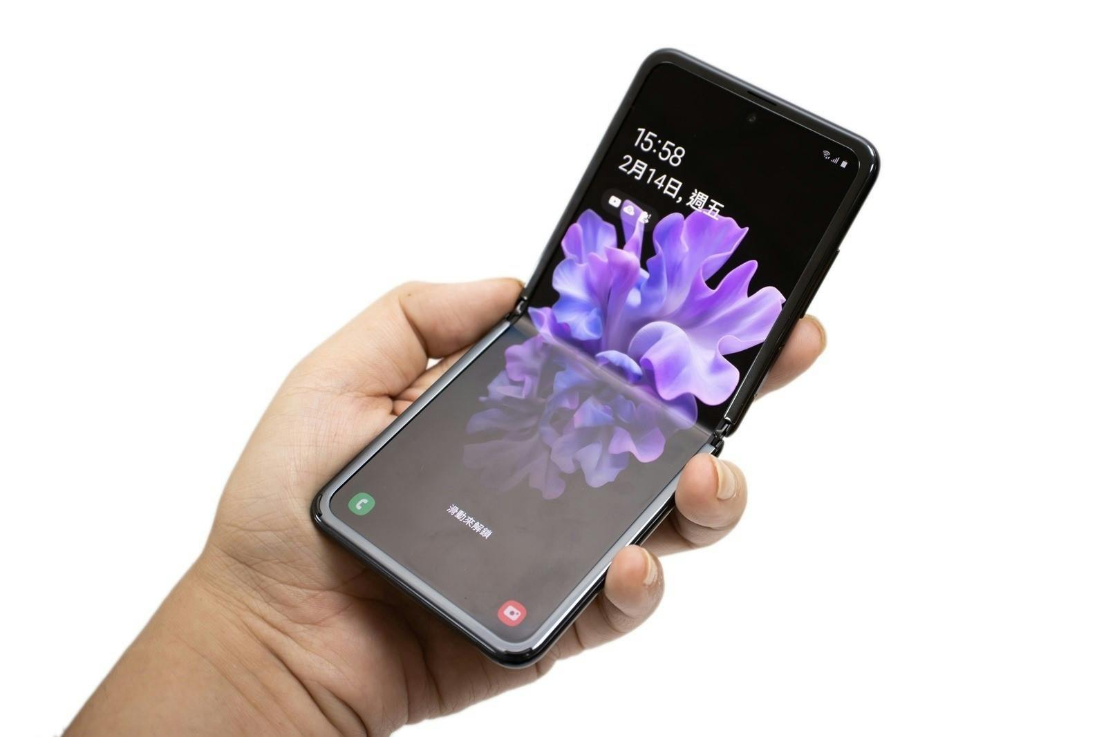 折疊螢幕手機誰好誰爛?Samsung Z Flip 與 Moto Razr 2019 規格比一比! @3C 達人廖阿輝
