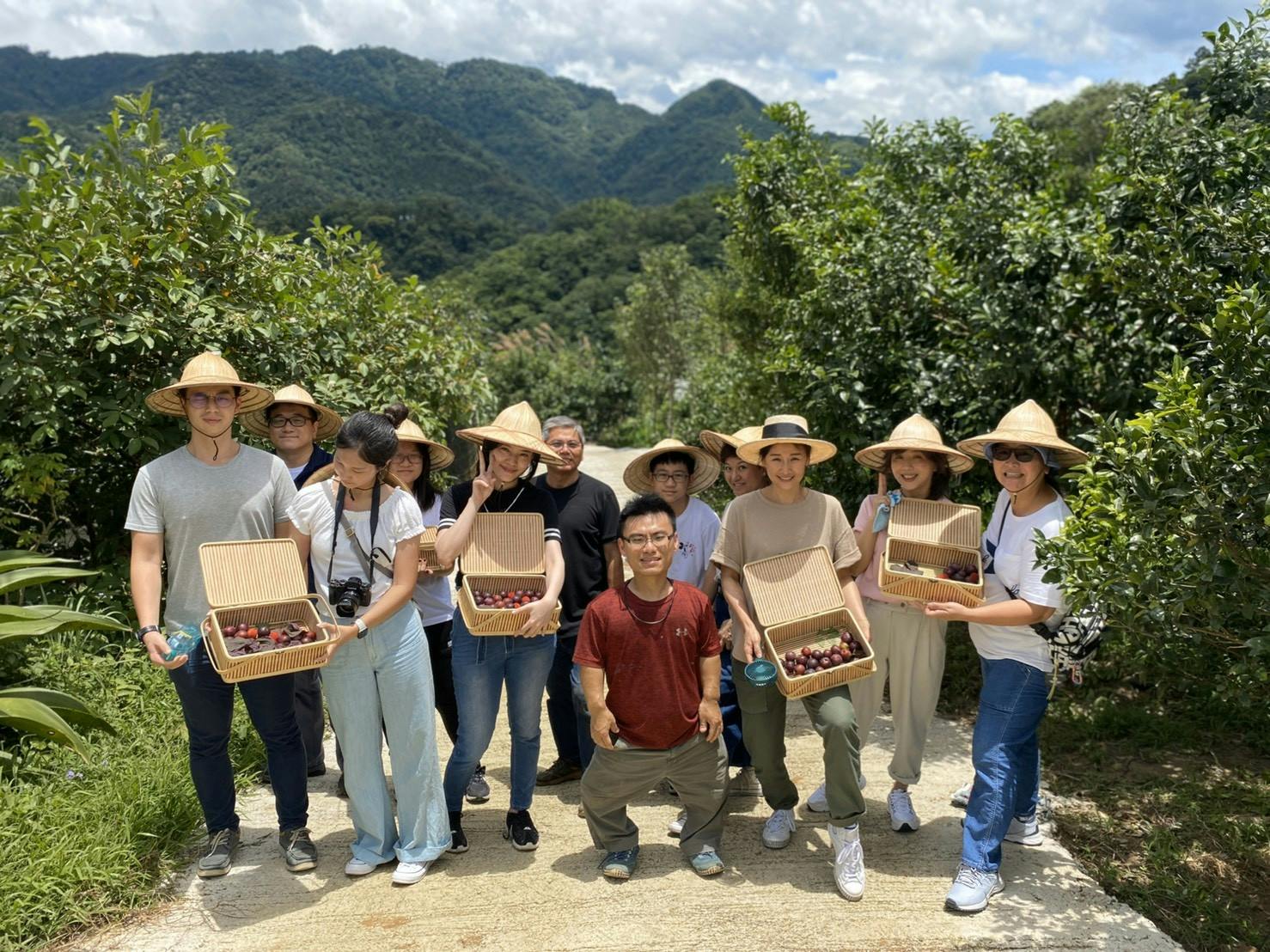 與在地農家合作,透過設計與美感賦予農業新可能,並設立全台第一間柑橘主題博物館。 與在地農家合作,透過設計與美感賦予農業新可能,並設立全台第一間柑橘主題博物館。
