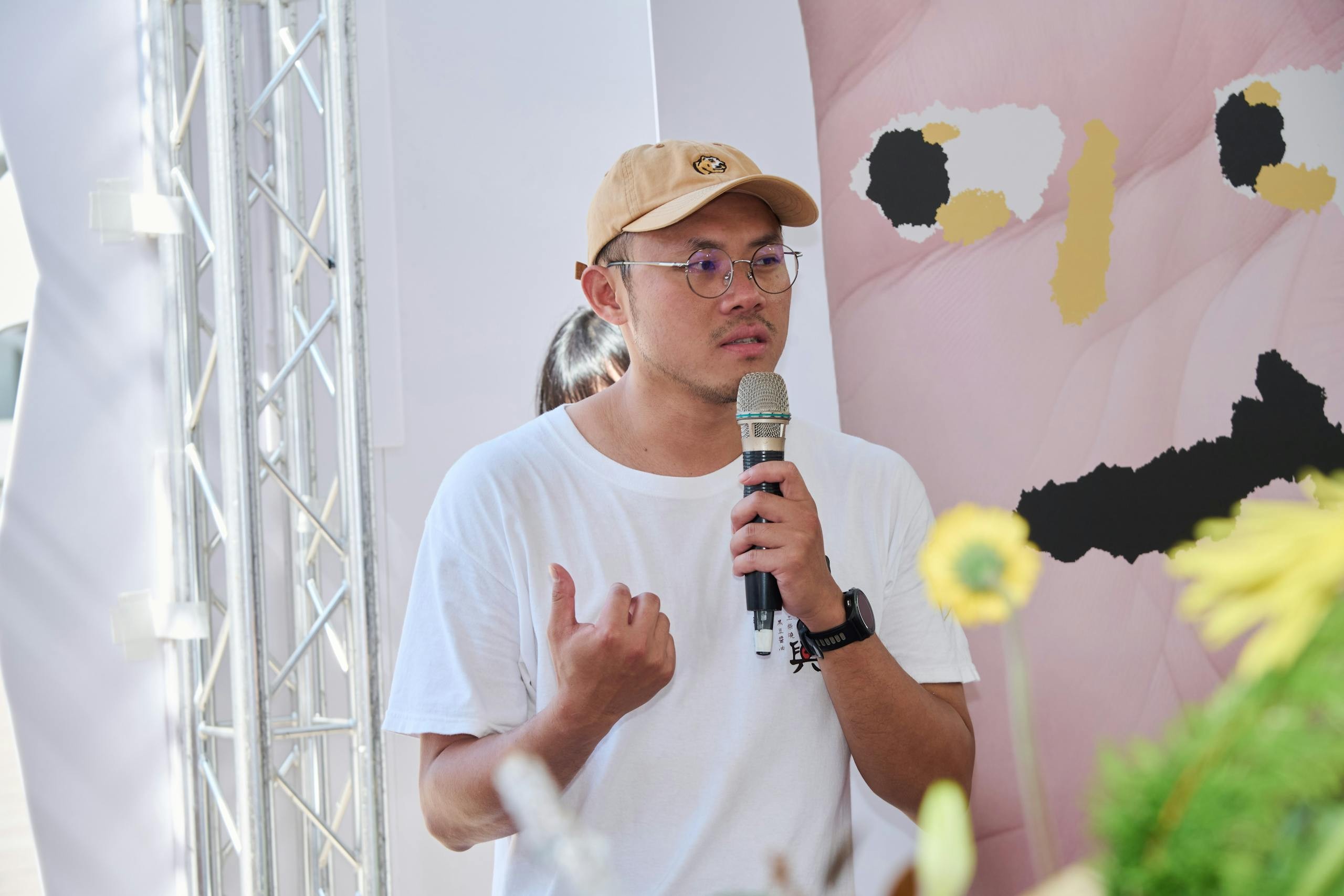 飛雀餐桌行動的謝宜澂，當天兼具評審與出餐的料理人身份，非常繁忙。