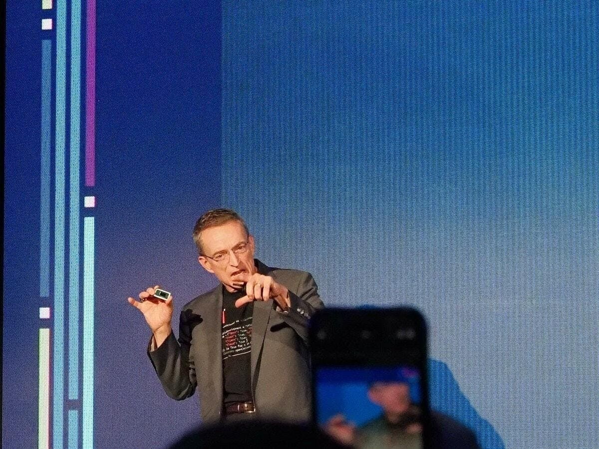 Intel前執行長Pat Gelsinger受訪強調為Intel甫推出的18A製程與Panther Lake付出努力 並表示晶圓製造回歸美國還有一大段路要走