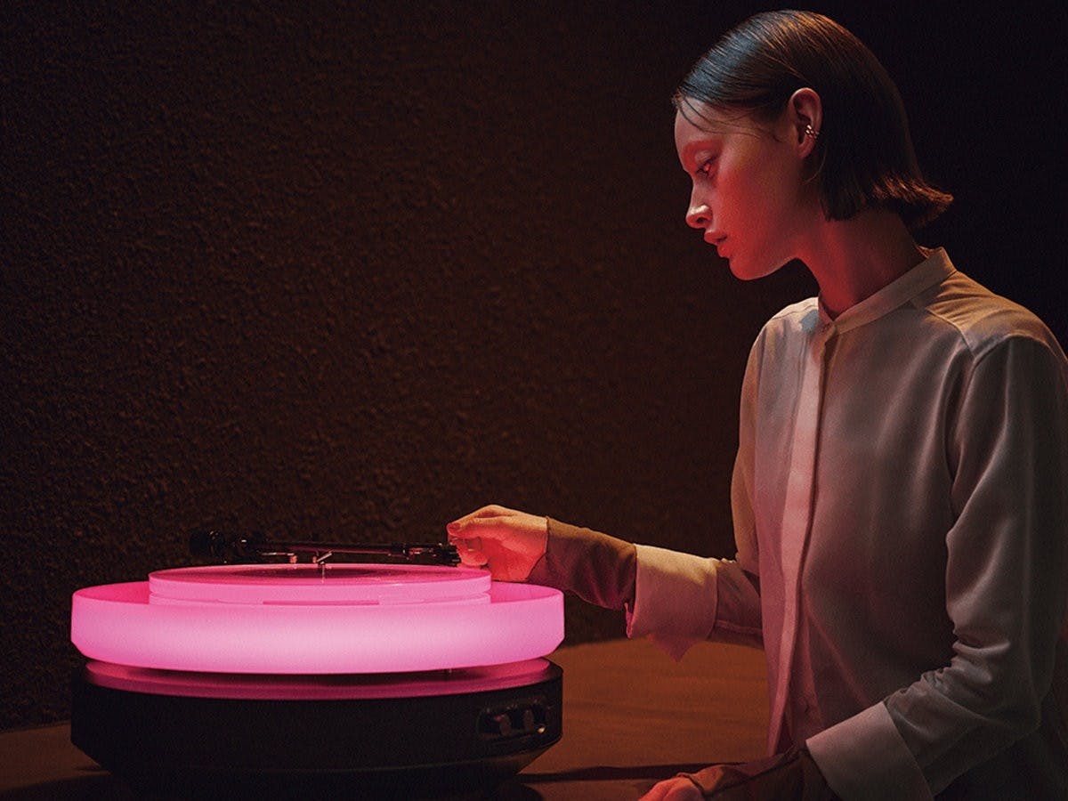 如同藝術品般的鐵三角懸浮式黑膠唱盤Hotaru在台推出 要價31.5萬元