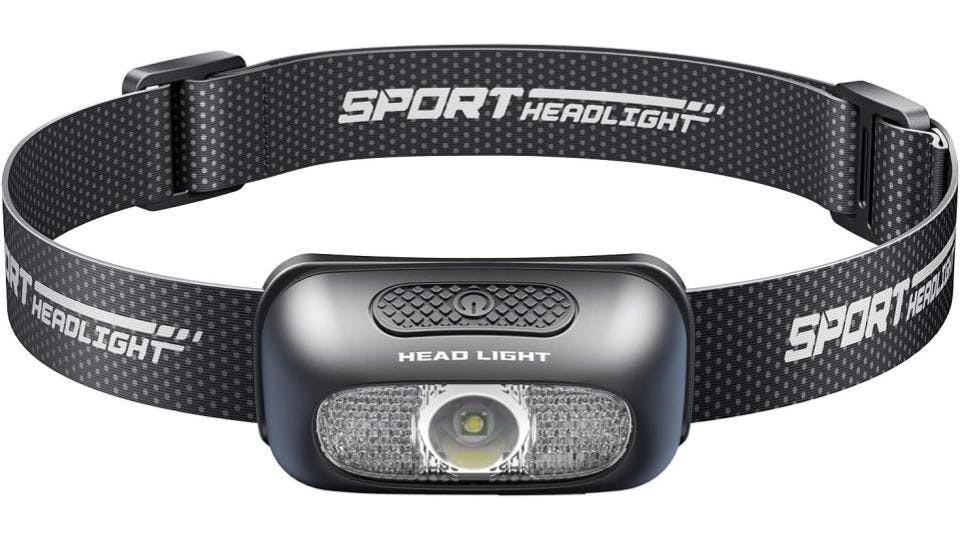 防災必備｜KEWISI 充電式頭燈推薦：輕量可調角度，還能解放你的雙手，附 SOS 閃光求救功能。