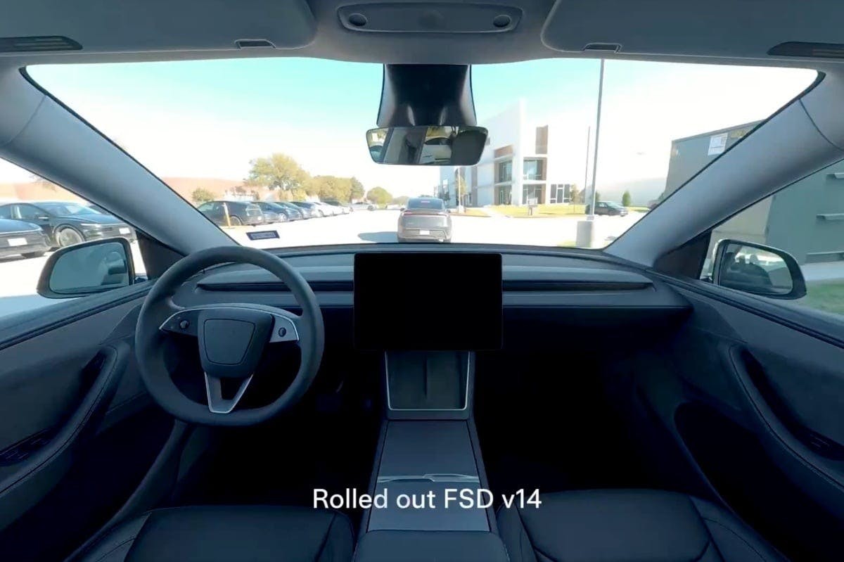 Tesla 2025年度回顧:Cybercab自動駕駛計程車產線正式啟動!預告2026年迎來「超高速」量產