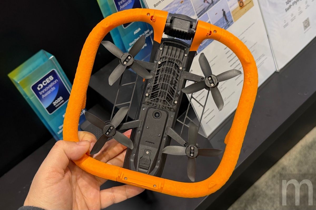 HOVER Air Aqua是針對水上活動打造的空拍機,全機IP67等級防水、能從水面翻身自救