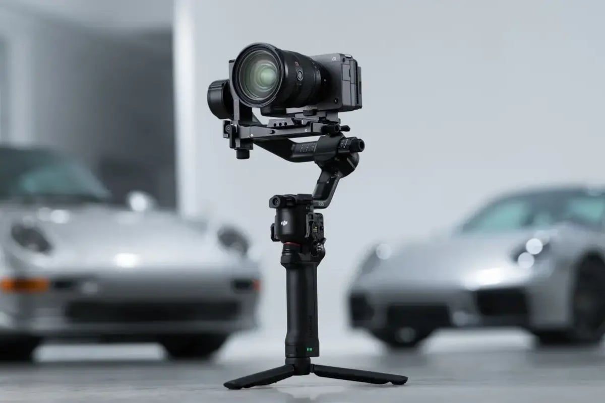 DJI RS 5 手持穩定器發表 電池容量提升 60 導入 Z 軸可視化平衡 AI 追蹤進化