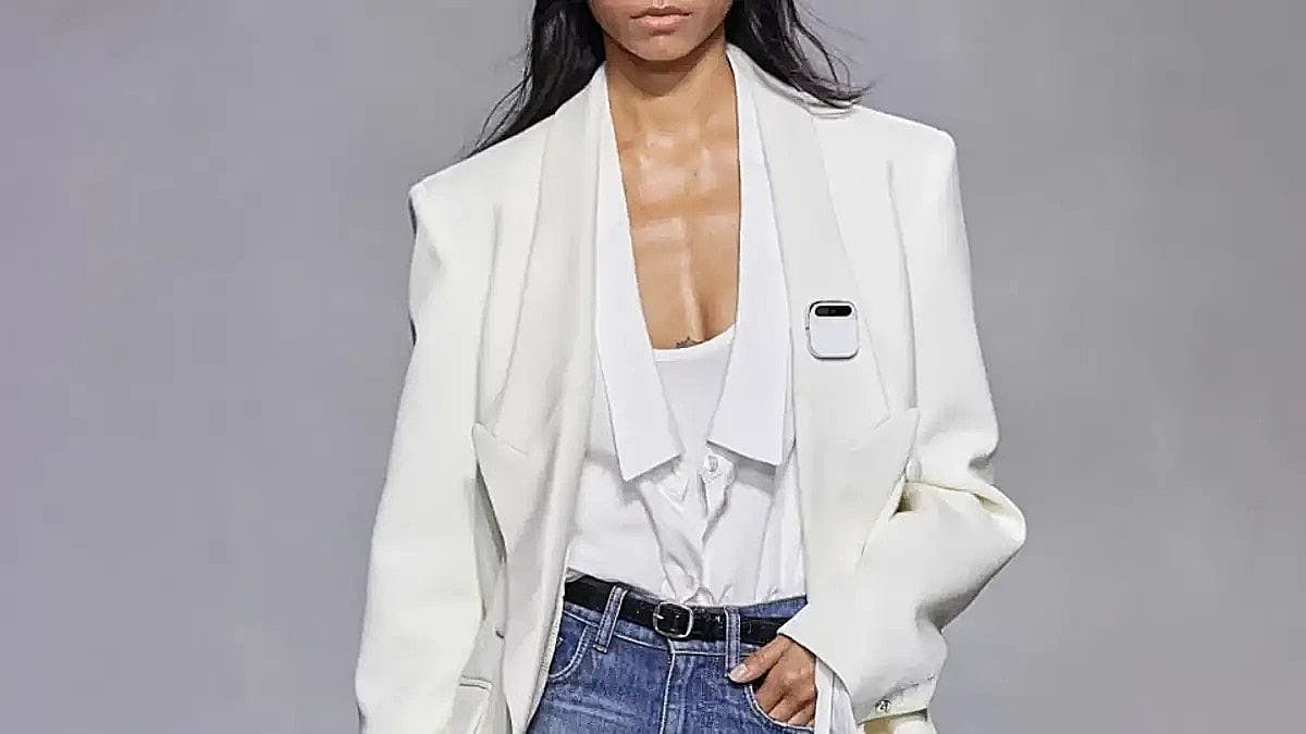 OpenAI 傳全面轉向「音訊優先」技術方向 內部重組並暗示明年推出神秘 AI 硬體