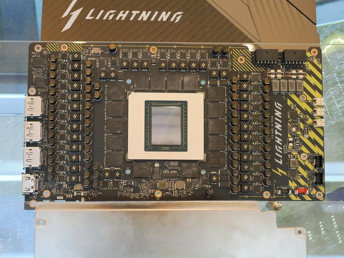 外媒指稱NVIDIA吸收部分記憶體成本設法維持GeForce RTX 50顯示卡價格 但記憶體供貨不足仍是最大問題