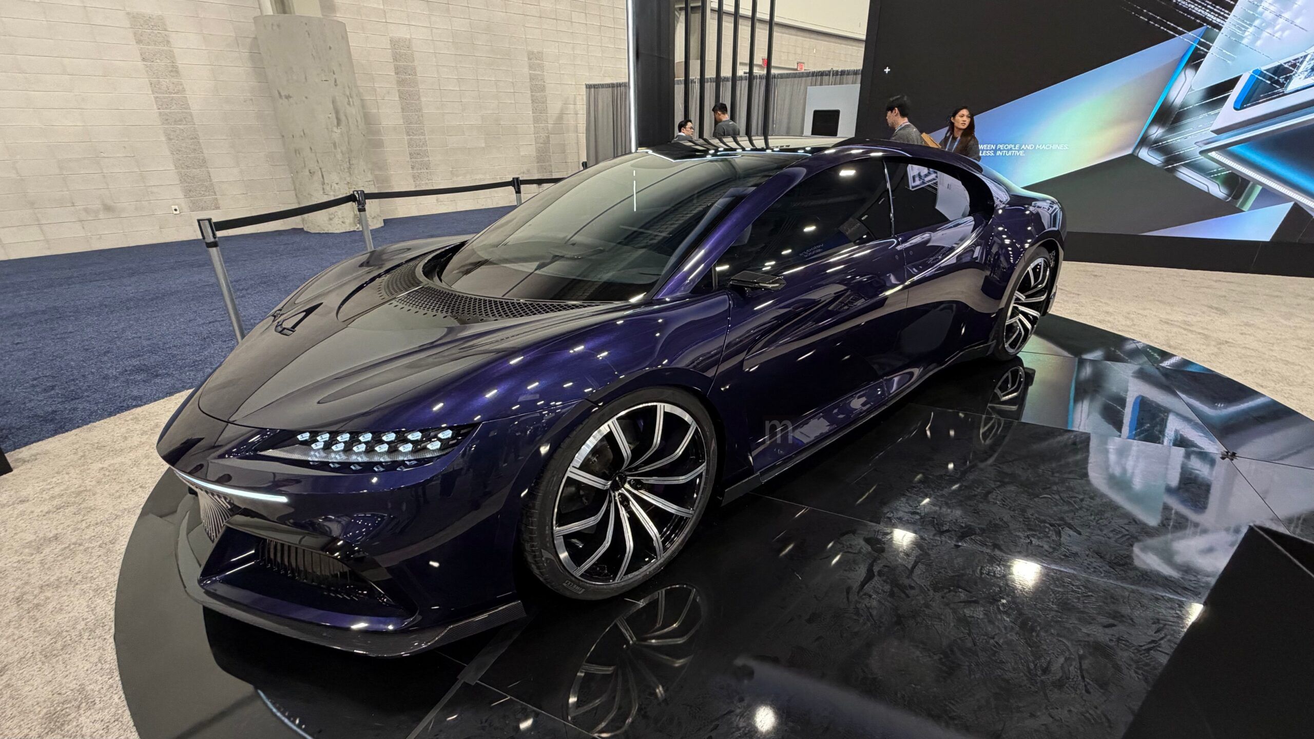 星辰未來在CES 2026展示兩款電動車概念設計,鎖定挑戰極速車款