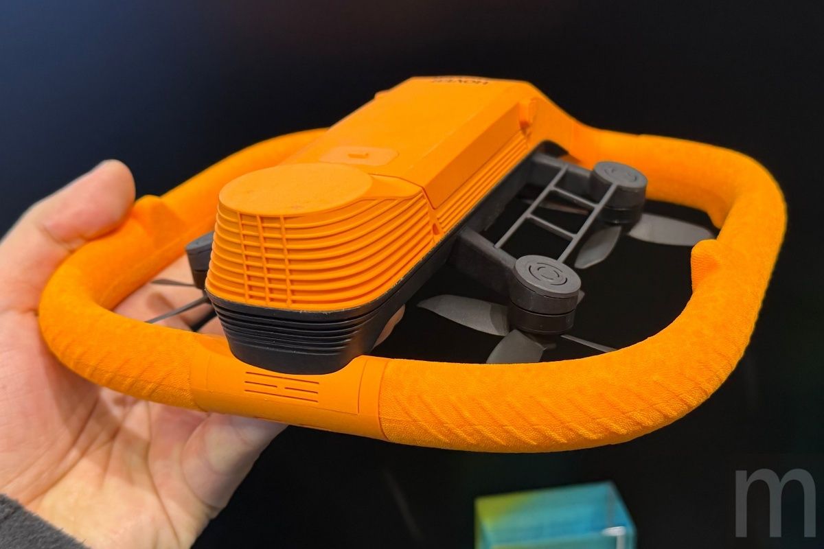 HOVER Air Aqua是針對水上活動打造的空拍機,全機IP67等級防水、能從水面翻身自救