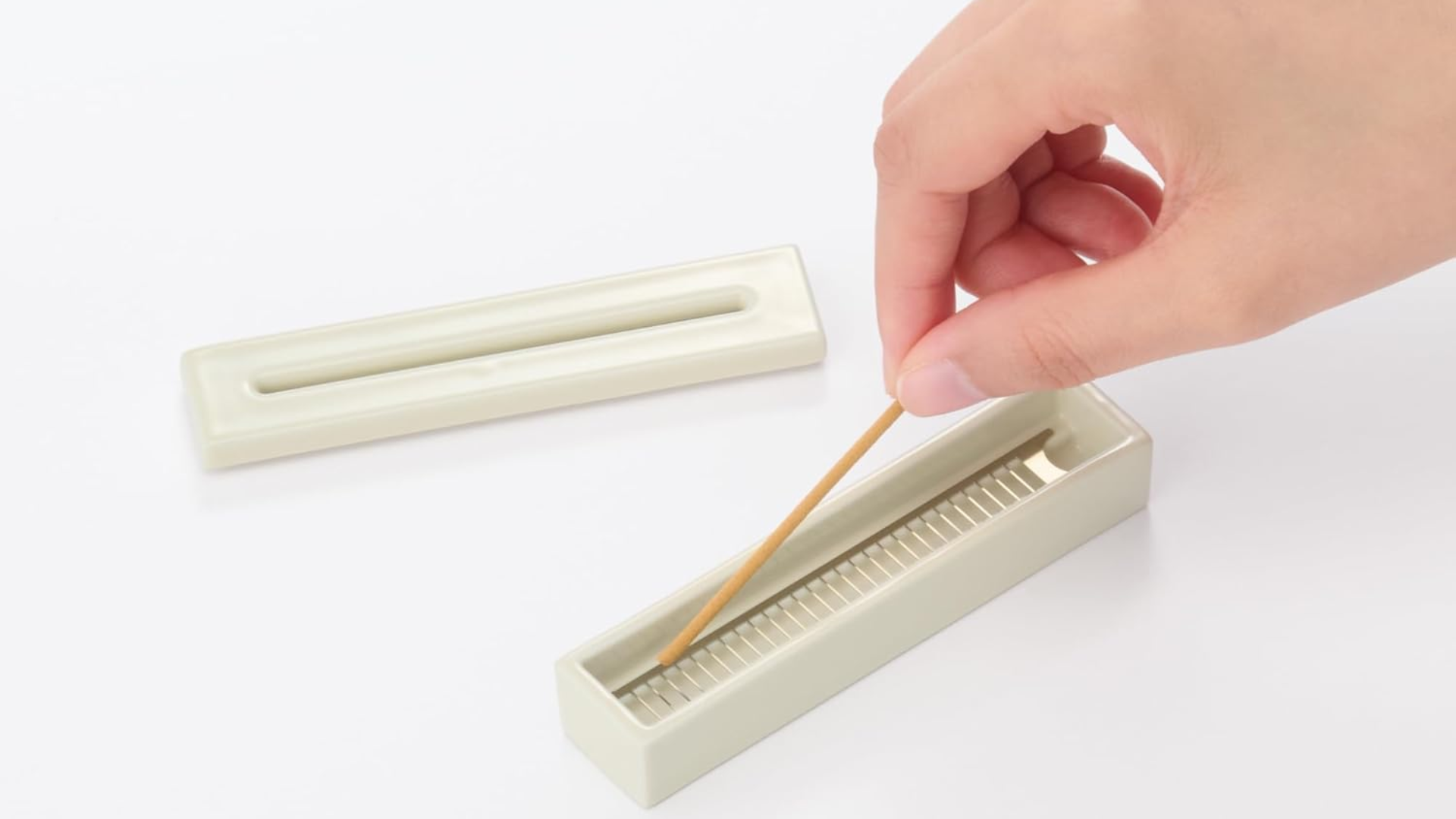 2026 無印良品好物推薦！所有細節都替你想到的 MUJI 線香底座。