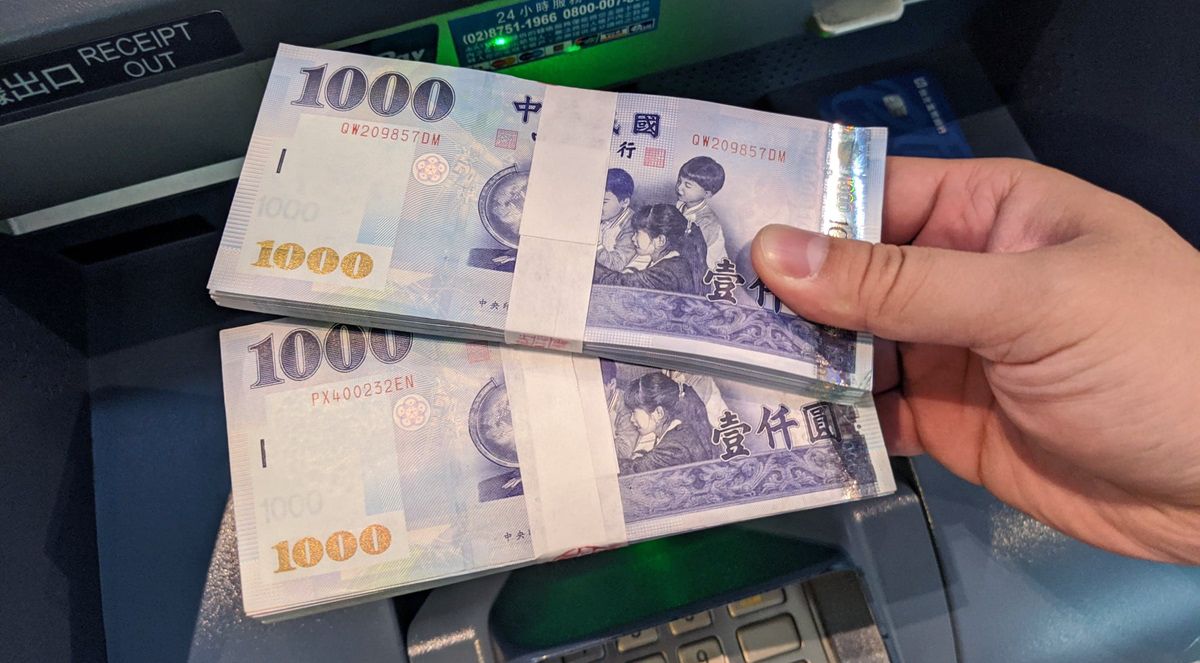 不需排隊換新鈔 ATM提領、銀行Line預約取號換鈔成主流 2026換新鈔時間、地點、ATM地圖整理