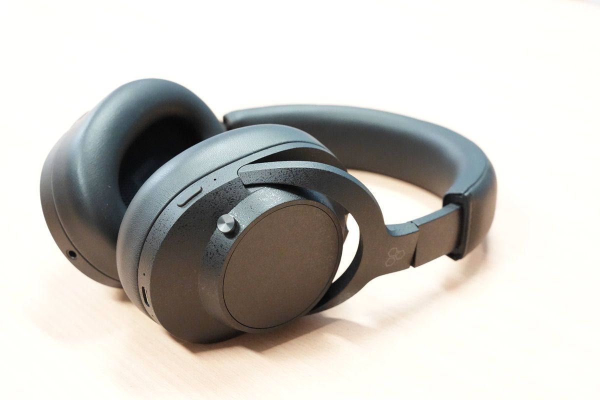 final UX5000藍牙主動降噪耳罩耳機評測，音質、降造具競爭力並具易修復結構