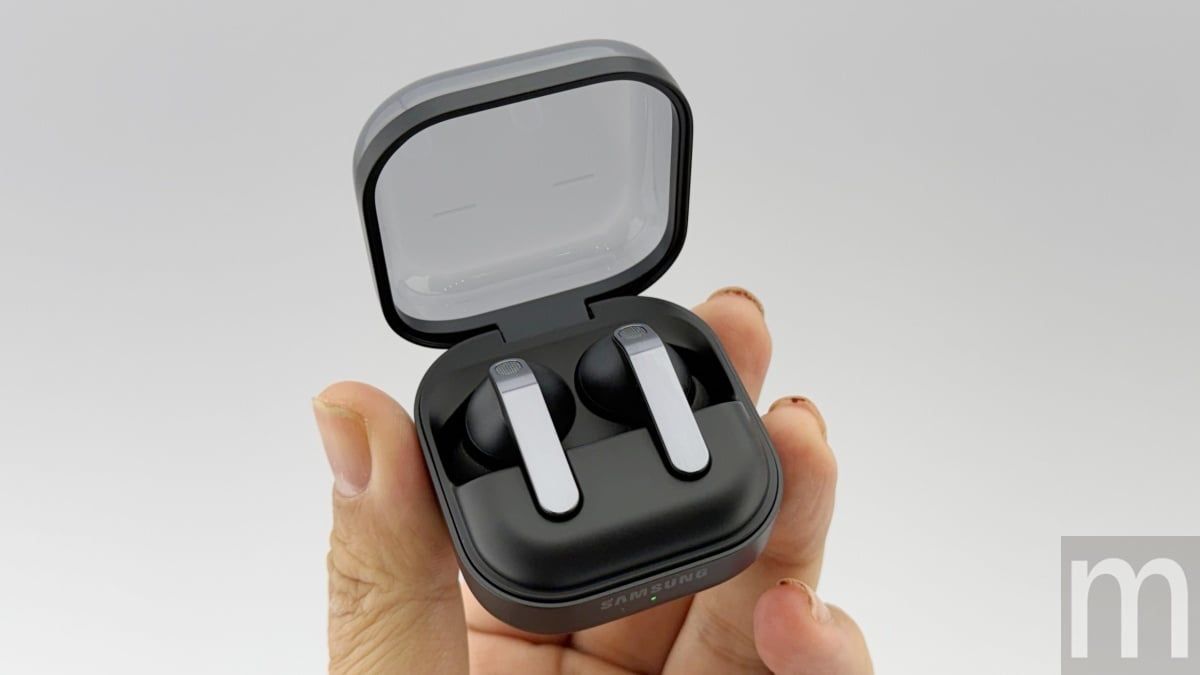隨身AI語音助理實體化:Galaxy Buds4系列登場,金屬切割外型與頭部動作控制