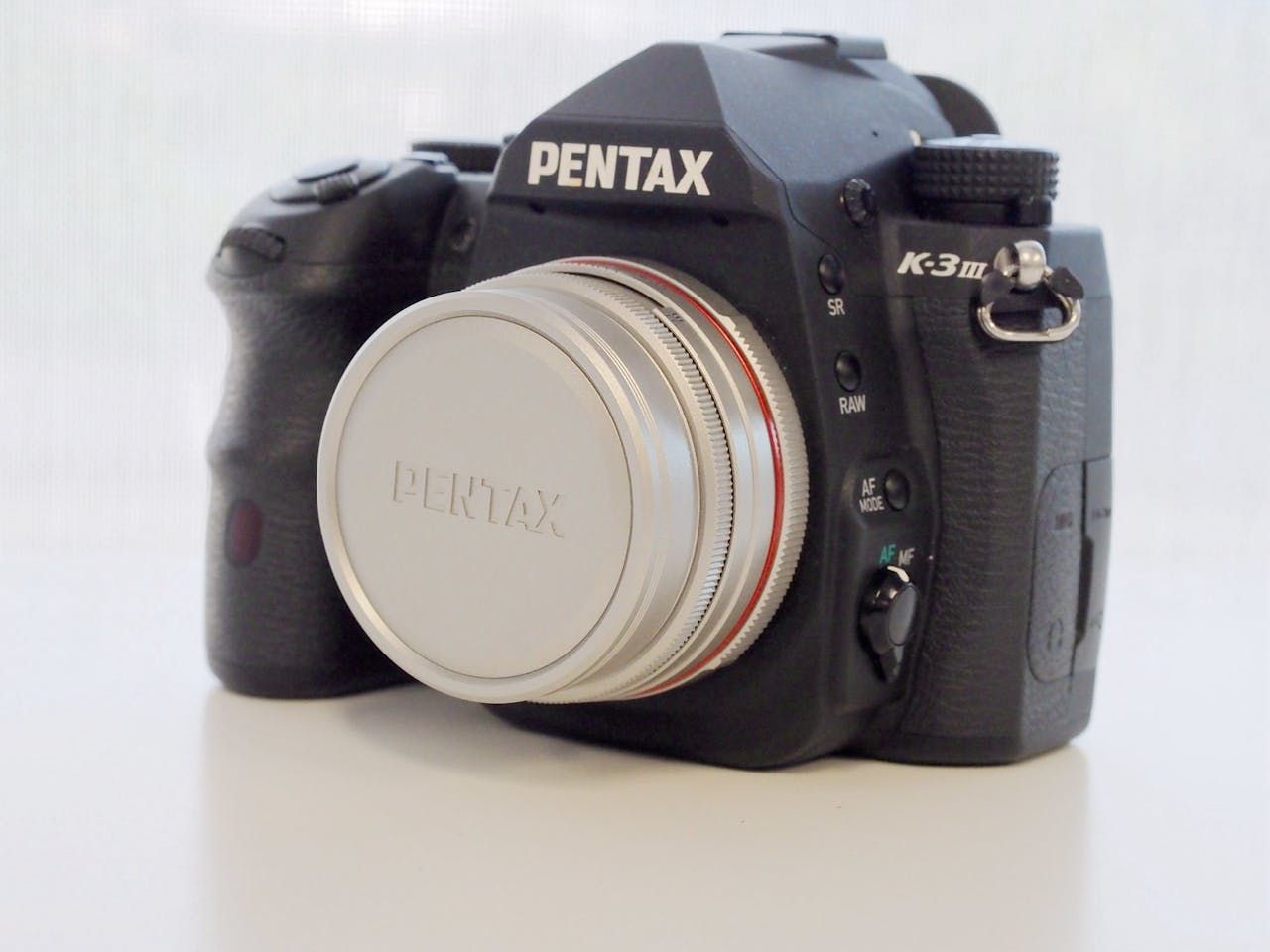 Ricoh Image高層重申持續發展Pentax品牌與專注於數位單眼相機的決心，強調GR成功有助使Pentax獲得發展機會
