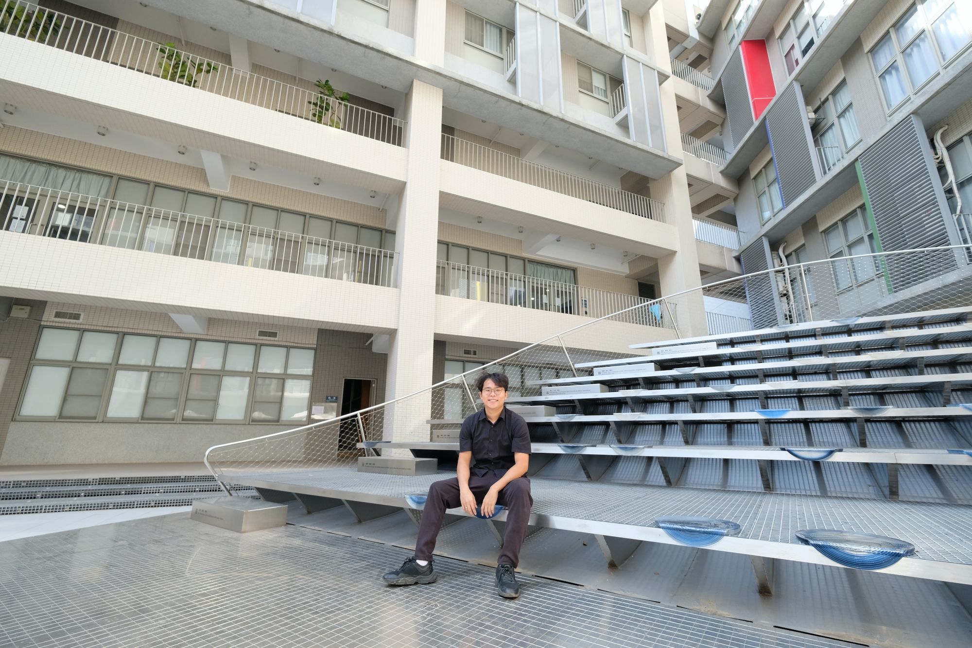 被老師不看好、還被與學校切割,但卻激發出他思考教育未來的可能性。 被老師不看好、還被與學校切割,但卻激發出他思考教育未來的可能性。