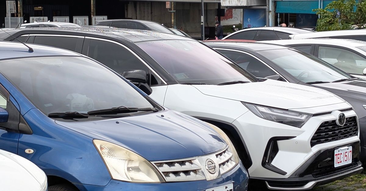 深黑隔熱紙掰 汽車隔熱紙新規上路 前擋透光率70%以上、車側透光率40%以上 合格標章與罰則整理