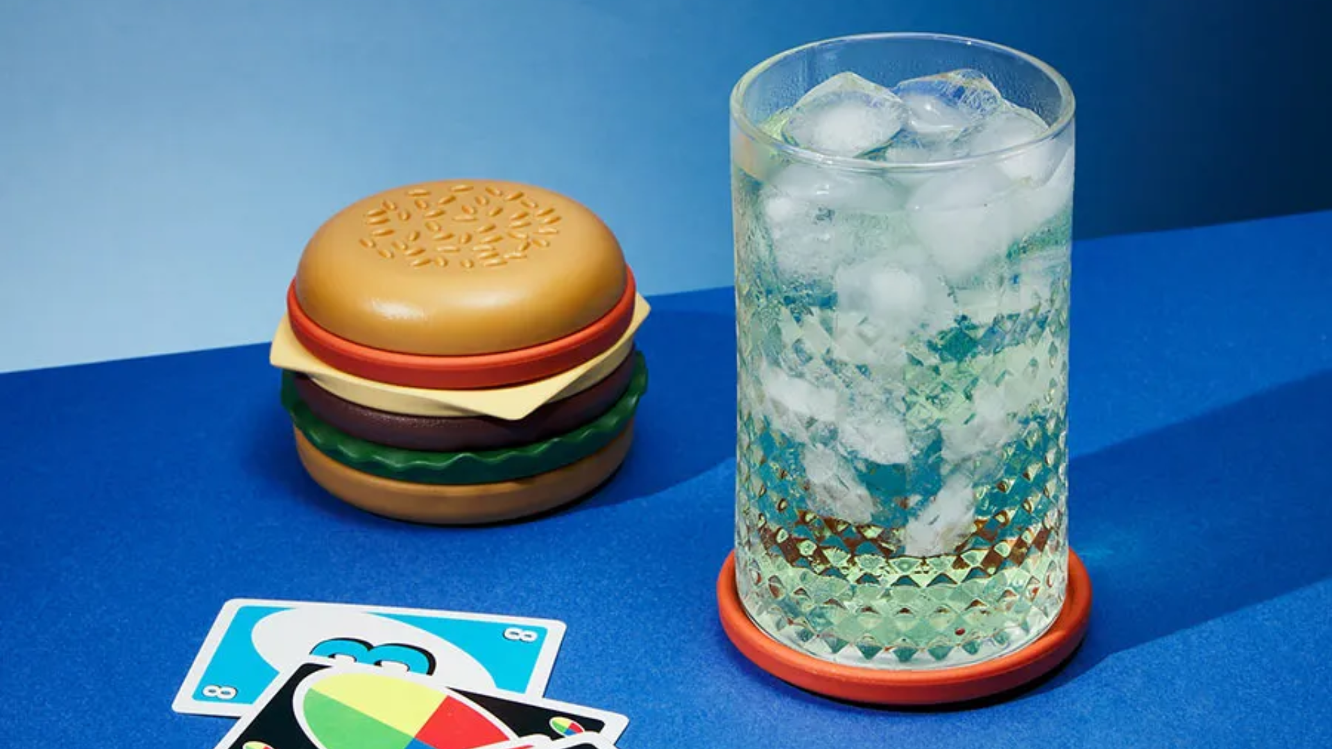 製造餐桌的小巧思！泰國爆紅創意品牌 Niknax 漢堡造型杯墊，讓日常多一點趣味