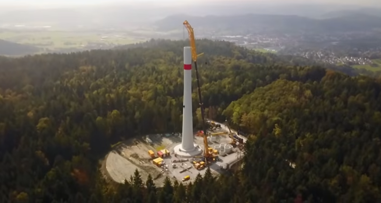 全球最大移動式起重機「大力士海克力斯」伸臂破百米