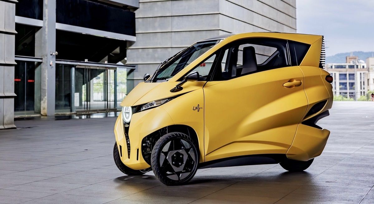 三輪駕艙機車將上路 機車駕照不能開 適用駕照、停車格規定整理 免安全帽要安全帶但不能上高速與快速公路