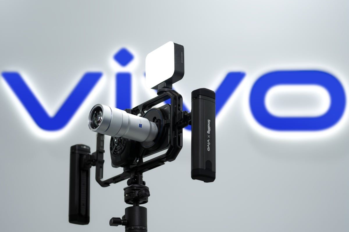 MWC 2026首秀！vivo X300 Ultra挑戰400mm光學長焦極限，專屬「專業級兔籠」同步亮相