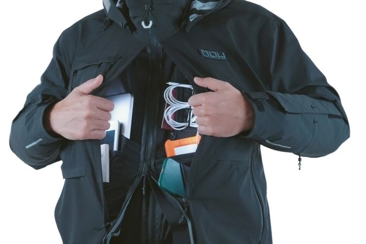 連 16 吋筆電都裝得下 口袋多達 26 個的防風外套