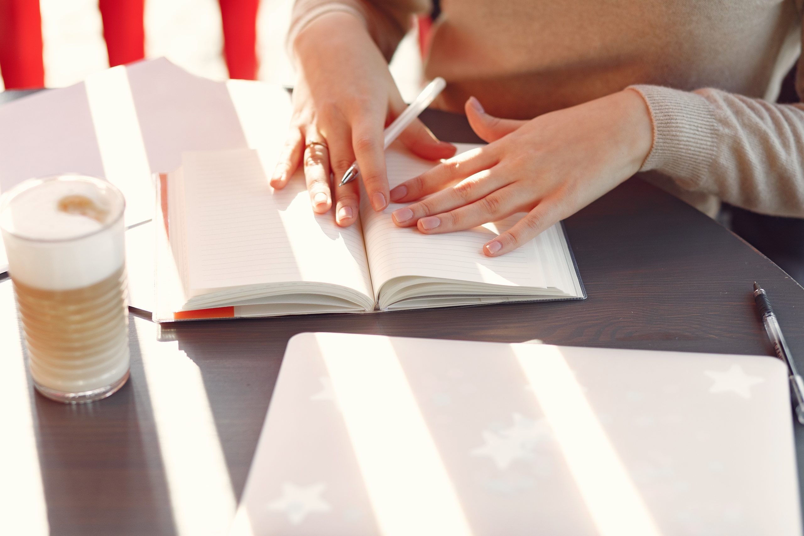 2026 日本熱銷文具｜ZEBRA、MIDORI、PAVIKE 等 9 款推薦。