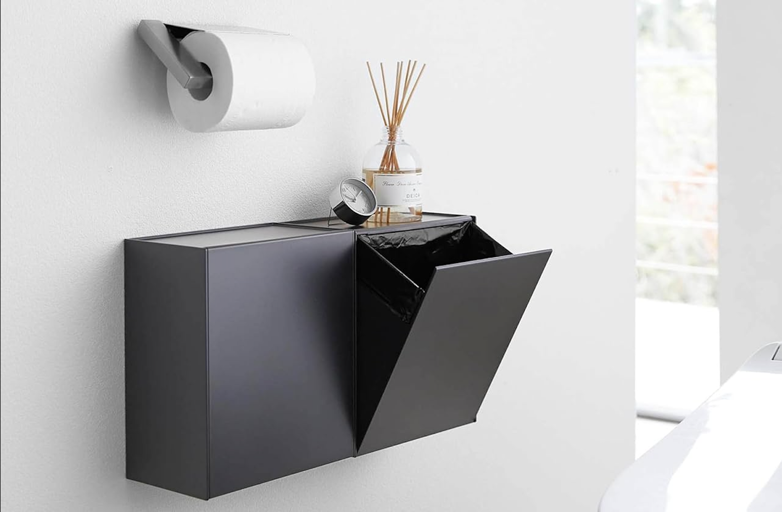 夏日果蠅大作戰！日本熱銷 2 款山崎垃圾桶推薦，落地壁掛都實用。