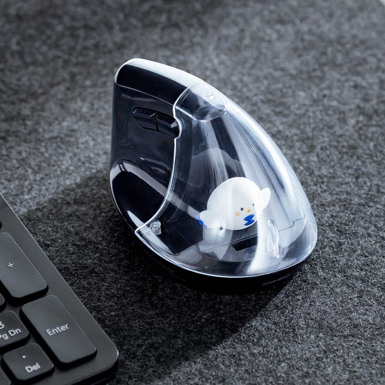 日本Sanwa推出可把應援小物收納其中的推活人體工學滑鼠，充分展示對偶像的愛