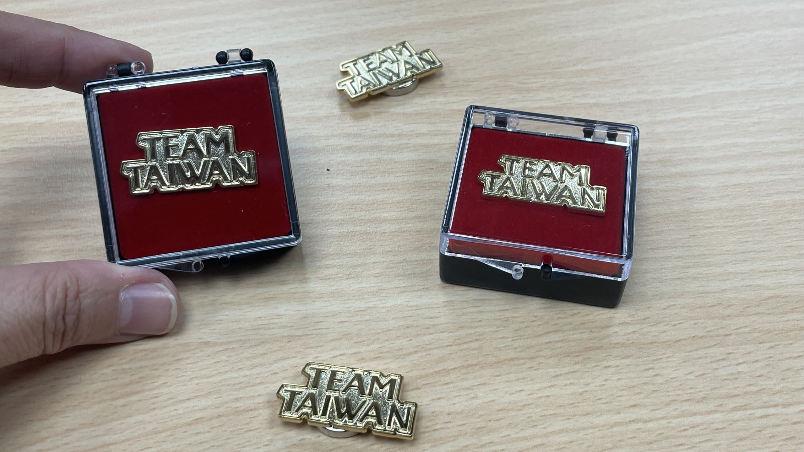 別上TEAM TAIWAN徽章，帶著滿滿創新的海洋永續解方，台灣青年將展開一場沒有邦交的海洋外交行動。