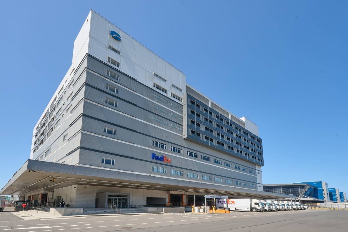 聯邦快遞桃園機場轉運中心啟用 電動化車隊助力半導體、跨境電商出海