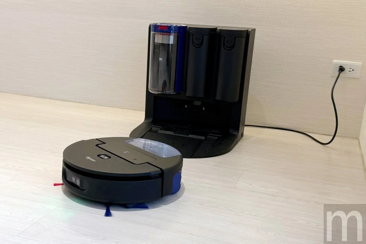 動手玩／Dyson Spot+Scrub Ai掃拖機器人：強悍吸力結合精準去汙，如何力抗石頭、追覓等強敵？