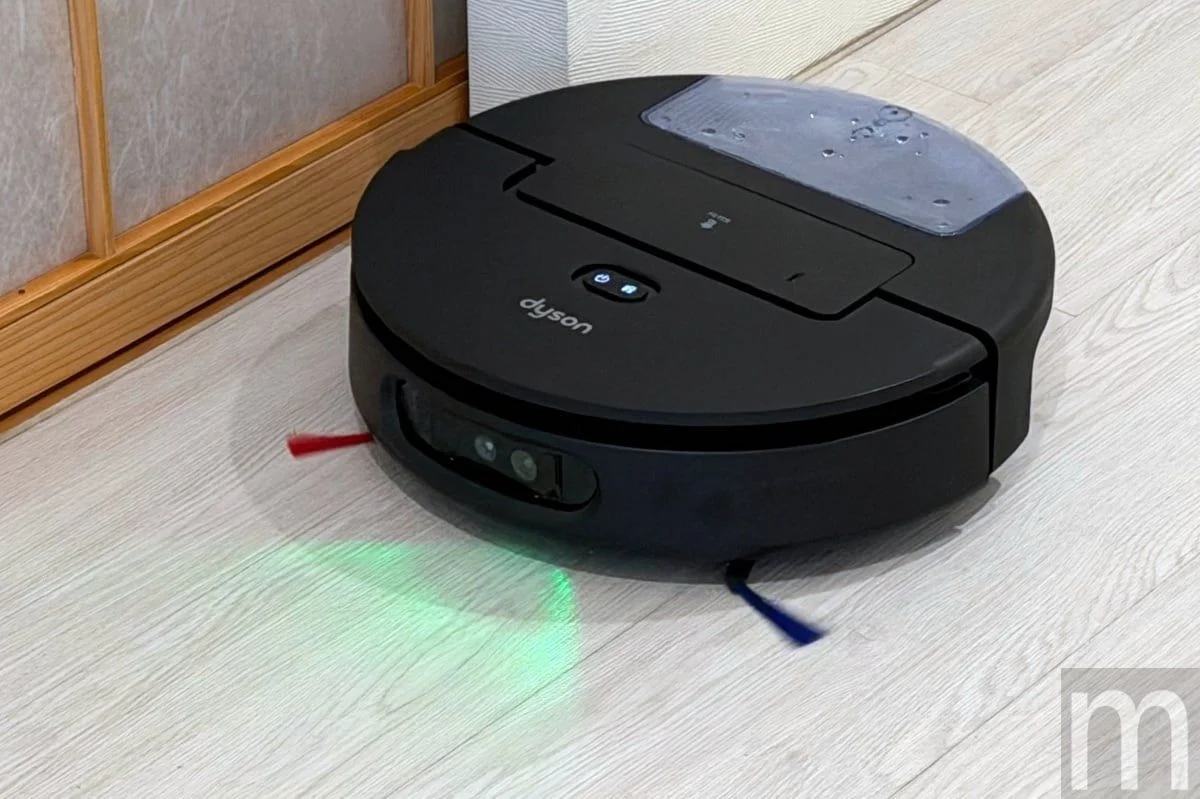 動手玩／Dyson Spot+Scrub Ai掃拖機器人：強悍吸力結合精準去汙，如何力抗石頭、追覓等強敵？
