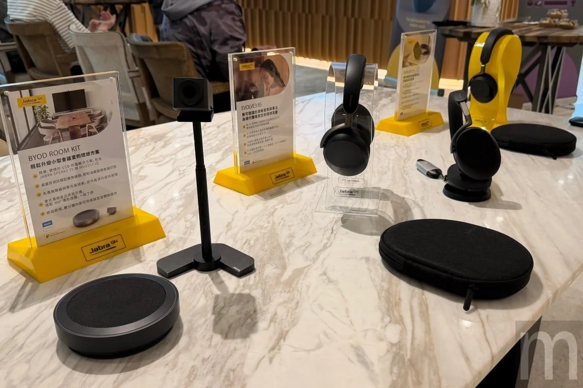 Jabra 推出 Evolve3 無麥克風桿商務耳機與 PanaCast 視訊方案