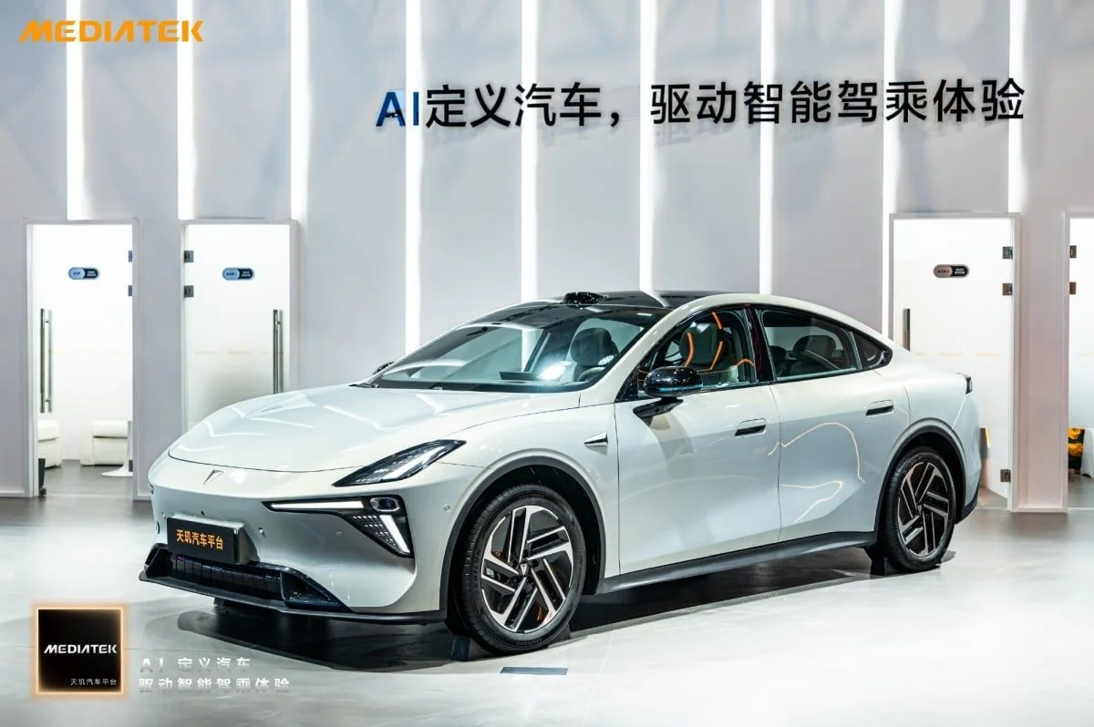 搶下「AI定義汽車」話語權!聯發科發表Dimensity Auto主動式AI智慧座艙,預告將推2nm車用晶片
