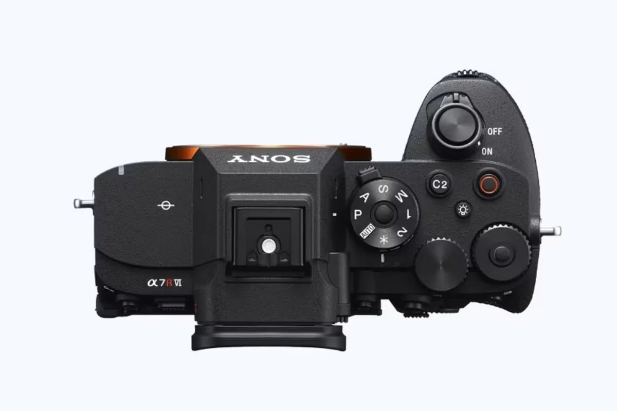 高畫素與速度的終極融合!Sony發表α7R VI搭載 6700萬畫素堆疊式感光元件、連拍飆升至30fps