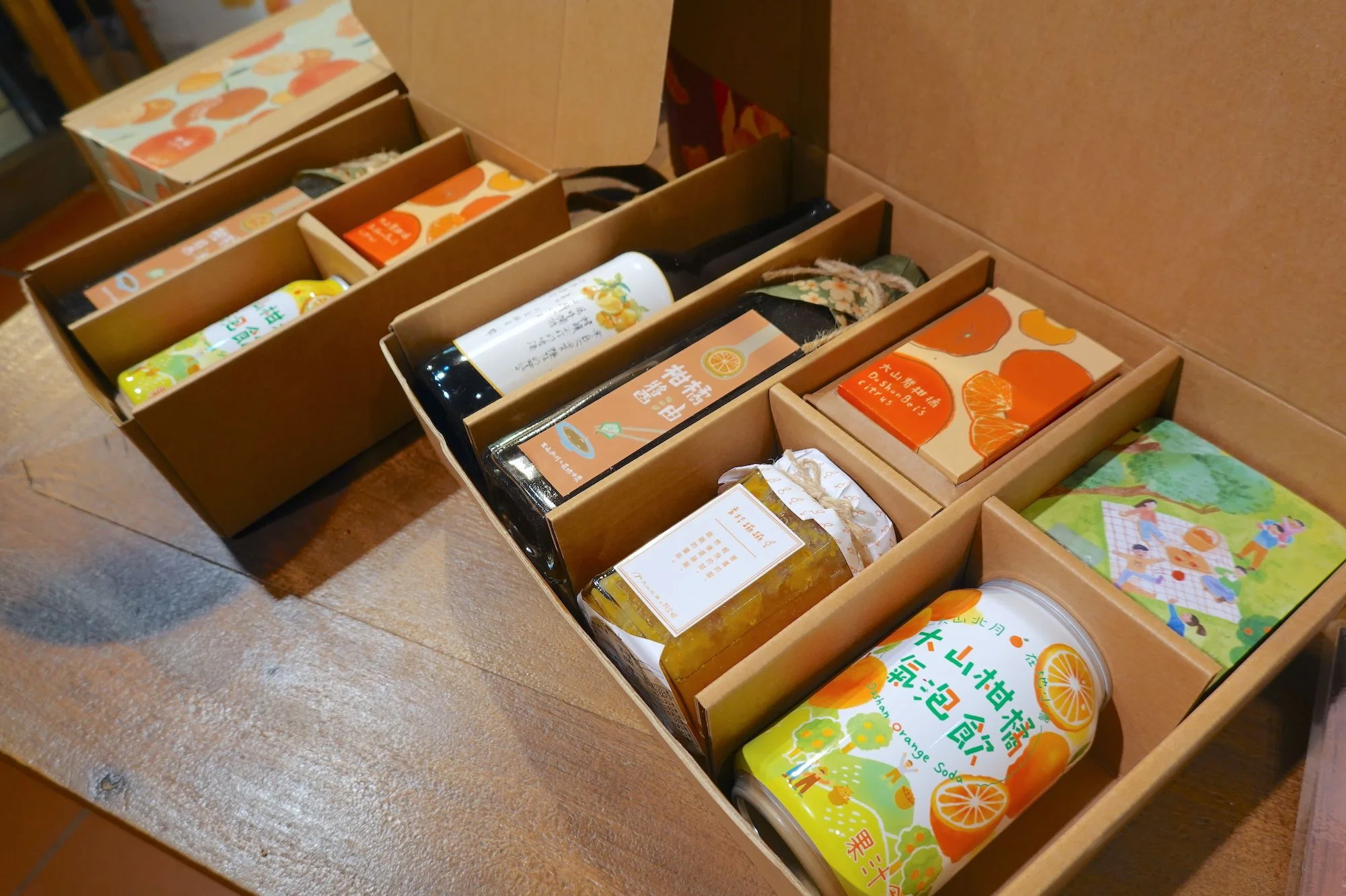 10幾年來柑橘加工商品逐漸成熟，也開始可以用禮盒的方式向外溝通與販售。
