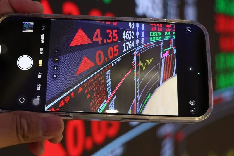 金融指數全面噴出！土洋法人各有所好：投信追高息、外資押權值